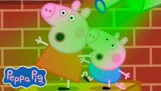 Peppa Pig Tales | What is that Green Light? ️