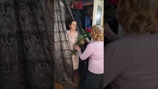 мама всегда цветы срезала с  полисадника)