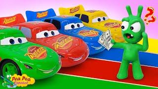 Pea Pea juega con coches de juguete de cuatro colores - Cartoon for Kids - Pea Pea Español