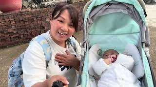 百合独自带娃回家看爷爷。 近期百合帮二蛋华宝打理饭店，二蛋生意也稳定下来了，一个月没回老家的百合独自带娃回家看爷爷，以后要多回家看老爸，让爷爷多抱抱小十斤。#记录真实生活 #常回家看看 #海哥量地球
