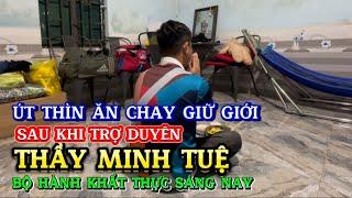 Út Thìn ăn chay giữ giới sau khi trợ duyên Thầy Minh Tuệ bộ hành khất thực sáng nay.#thichminhtue