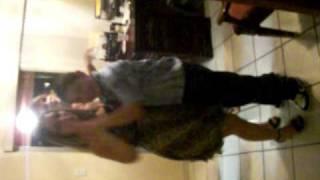 mi bello hijo bailando con su tia