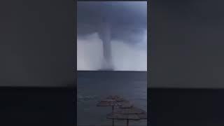  Gigantesca Tromba Marina ️ a largo dell’Isola Rossa  Sardegna ( video di Marco Pisano )