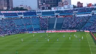 La ovación de la gente a Cristian Giménez la última vez que piso la cancha del Estadio Azul