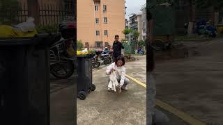 Don't take others' money; wait for the owner.#warmheart #caring #humannature #life #shorts