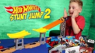 Little Flash’s Hot Wheels Stunt Jump Tournament Part 2!