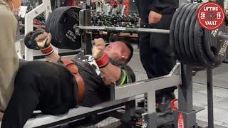 The Chinese King Of Benchpress