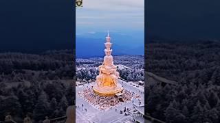 A Magical Moment: Snowfall at the Golden Summit of Mount Emei