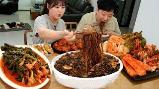 うちのキムチを集めてジャージャー麵とカンプンギモッパン焼き餃子も！