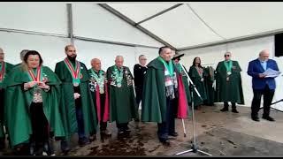 La lluvia no eclipsa la entrega de capas a los nuevos comendadores en la Festa do Caldo de Mourente