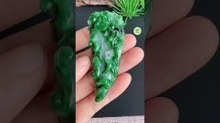 翡翠玉器飄陽綠白菜玉吊墜 色澤艷綠 生財生菜好意頭$3,980