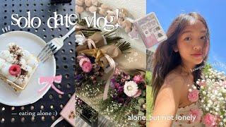 solo date vlog 🪞: bakery eats, retail therapy, journaling, self reflection, bouquet building