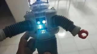 UNBOXING ROBOT LOST IN SPACE.