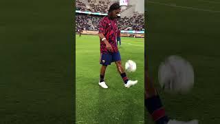 Ronaldinho is Back to Barcelona and Showing his Skills | Legend Team | Legend Clásico 2021