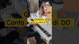 Giorgia canta la scala di DO "armonizzazione al piano" #maestroberti #piano #divertente #musica