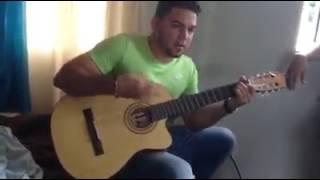 Cris Lizardo cantando una Romántica Canción