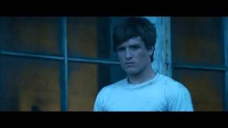 The Hunger Games: Katniss and Peeta Bread Flashback [HD]