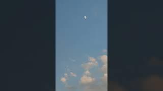 Así la luna y el atardecer vistos desde algún lugar en Tláhuac, Ciudad de México