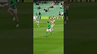 Bartra!Estiramientos en previa del Betis-Vitória de Guimaraes. 06-03-25 #realbetis #conferenceleague