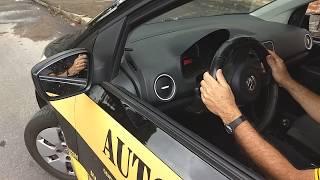 Quando viro o volante pra que lado vai a traseira do carro?