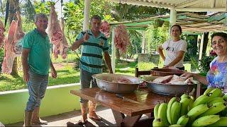 Vida de roça muito trabalho mas muita fartura hoje dia de fazer torresmo e linguiça pura de porco 