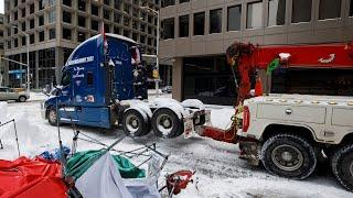 Police clear out reaming 'Freedom Convoy' vehicles in Ottawa