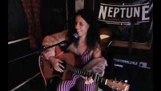 VR 360 -  Caye Cayetana - In Spain - 'soledad' - Rigoberta Bandini - Open Mic at the Neptune Inn