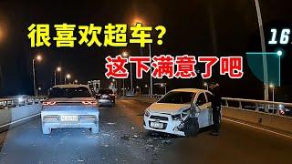 很喜欢超车？这下满意了吧！2024交通事故第324期