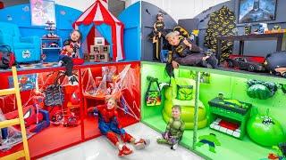 Superhelden-Spielzeug Haus | Die Kinder feierten eine lustige Party in einem riesigen Puppenhaus