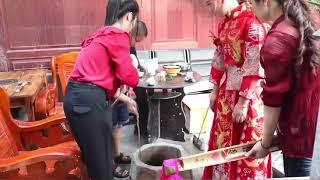 Wedding Ceremony in China's Rural County 福建莆田农村，娶回家的新娘都要去井里挑水，这是当地的习俗