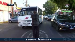  Esta mañana, un Ruta 33 golpeó a un auto particular, en la Avenida San Manuel y 14 Sur.