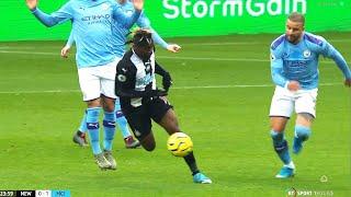 Allan Saint-Maximin DRIBBLED PAST Man City