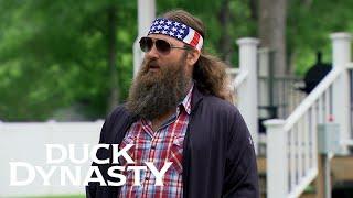 Duck Dynasty: The Guys Help Si Move a Storage Container