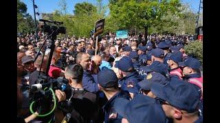 Belind Këlliçi - Protesta e 22-të para Bashkisë Tiranë