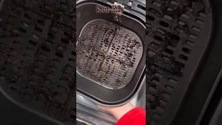 أسهل طريقة لتنضيف الاير فراير #shrots #القلاية_الهوائية #air_fryer