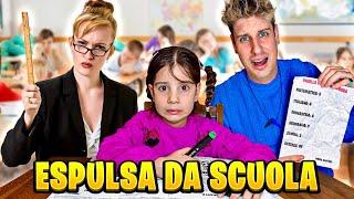 LA PRESIDE CATTIVA VUOLE BOCCIARE AURORA PERCHÈ ESCE DALLA CLASSE E SCAPPA DA SCUOLA!