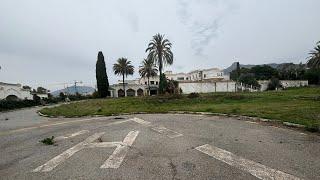 Abandoned $ 30,000,000,000 BILLIONAIRE Arabian King's Mega Mansion With Private Helicopter.pad