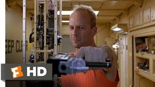 Korben Outwits a Mugger - The Fifth Element (1/8) Movie CLIP (1997) HD