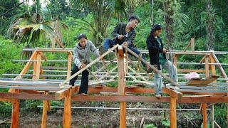 After the injury: Pao continues to complete the roof and prepare for roofing