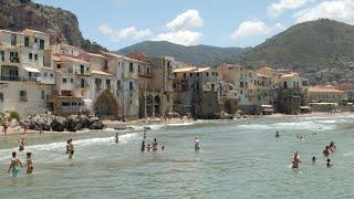 CEFALÙ in spiaggia (at the beach)