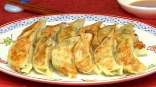 How to Make Yaki Gyoza (Fried Dumpling Recipe) | Cooking with Dog