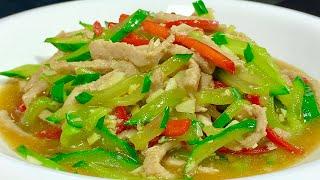 The method of stir-fried shredded pork with cucumber is simple and delicious, crisp and refreshing,