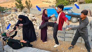 Zulfa's life, Zulfa and Afshin stand in front of Afshin's mother