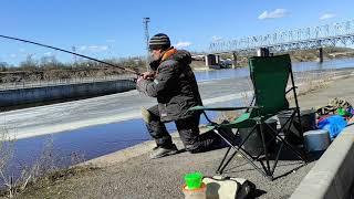 Рыбалка. Лещ. Река Волхов. Волховская ГЭС. Ранняя весна.