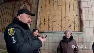 Покровськ у вогні: під прицілом ворога поліцейські допомагають жителям в зруйнованому місті