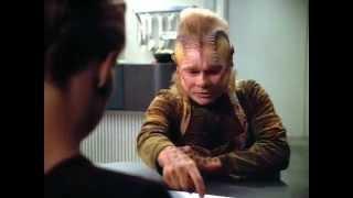 Neelix Teaching Seven of Nine How To Eat