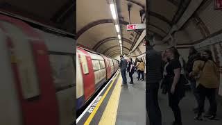 London Northern Line Train approaching platform/ #subscribe #like