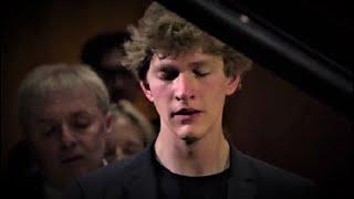 Chopin Nocturne Op.9 No.1 -  Jan Lisiecki