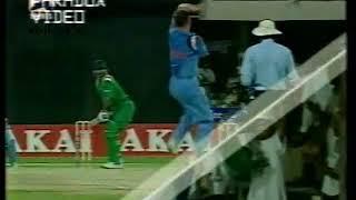 Ijaz Ahmed MASSIVE SIX - hit on Sharjha Roof - 1997 + Geoff Boycott  Favorite ODI Inning