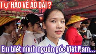 THIẾU NỮ DÂN TỘC KINH TRUNG QUỐC TRONG NGÀY HỘI  ?